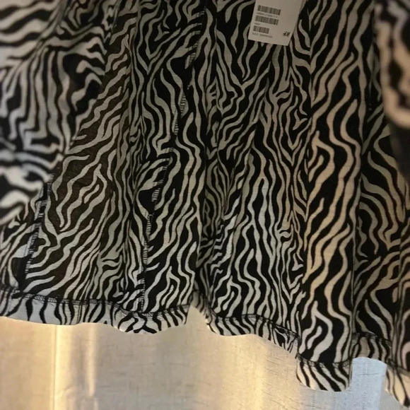 H&M Women's A Line Skirt Pleated Zebra Animal Print Size 8 Cotton Blend - Picture 3 of 6